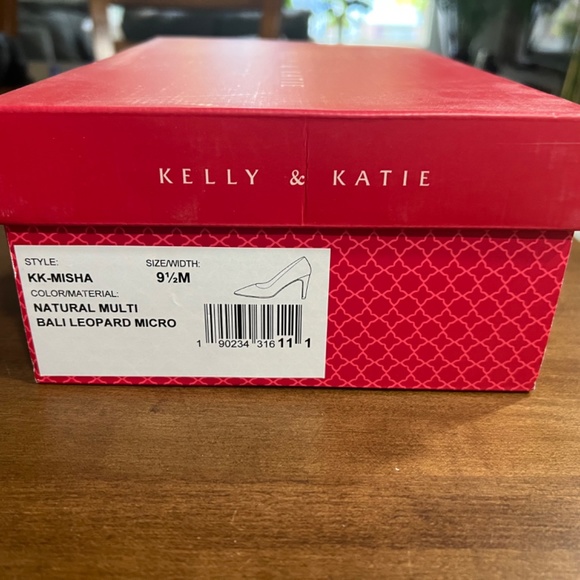 Kelly & Katie Misha Pump - Picture 5 of 5